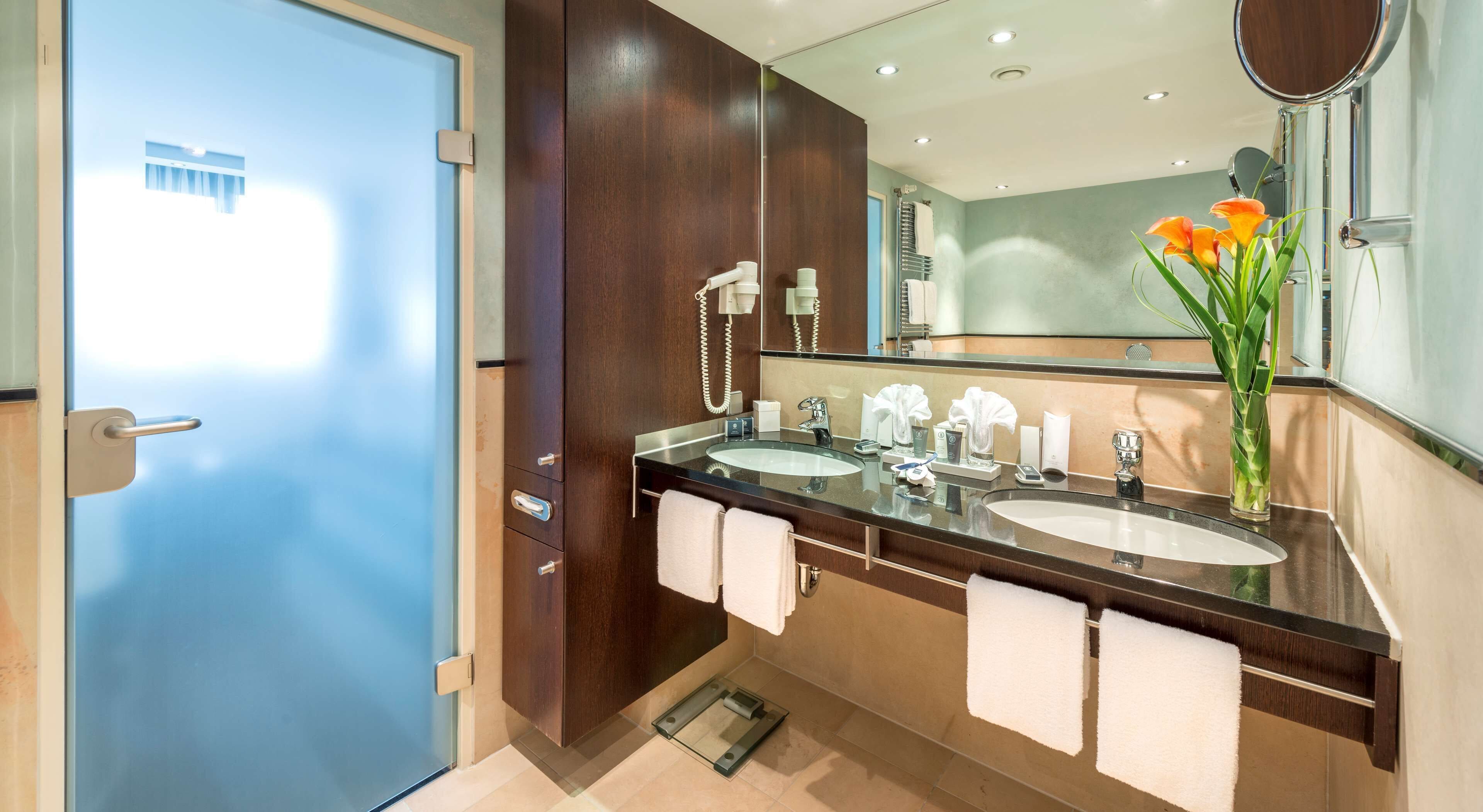 1 bedroom, premium bedding, in-room safe, desk