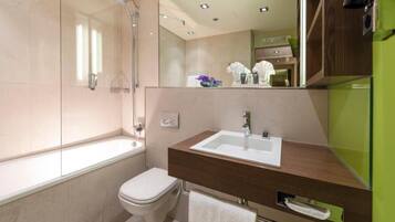 Standard Single Room | Bathroom | Free toiletries, hair dryer, towels