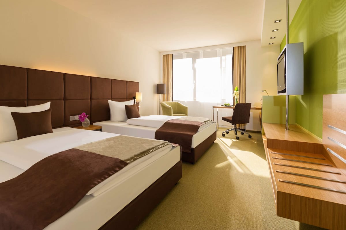 1 bedroom, premium bedding, in-room safe, desk