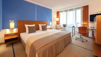 Premium bedding, in-room safe, desk, laptop workspace