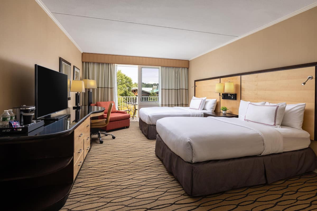 Premium bedding, in-room safe, desk, laptop workspace