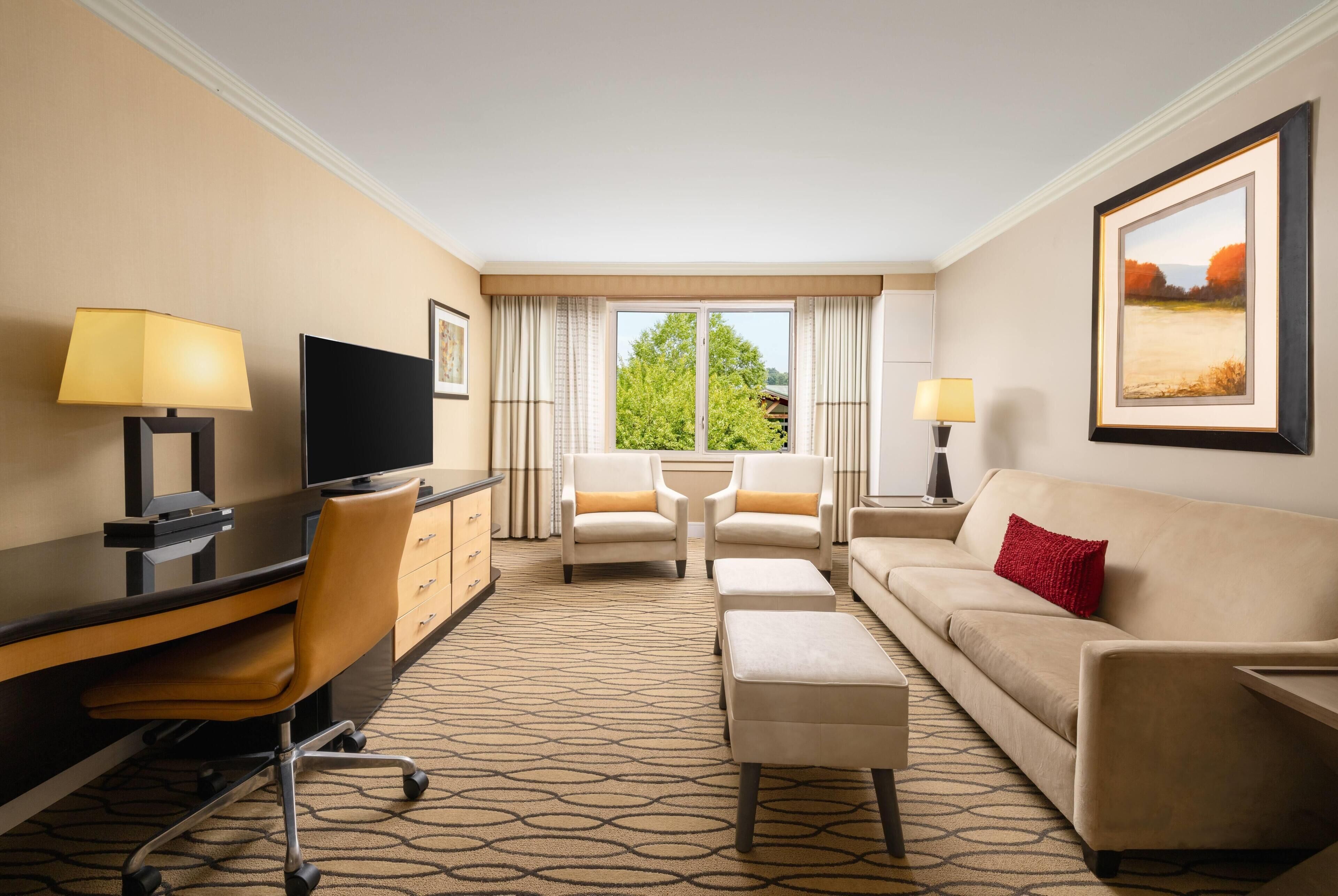 Suite, 1 habitación, no fumadores (2 Double Beds) | Ropa de cama de alta calidad, caja fuerte, escritorio