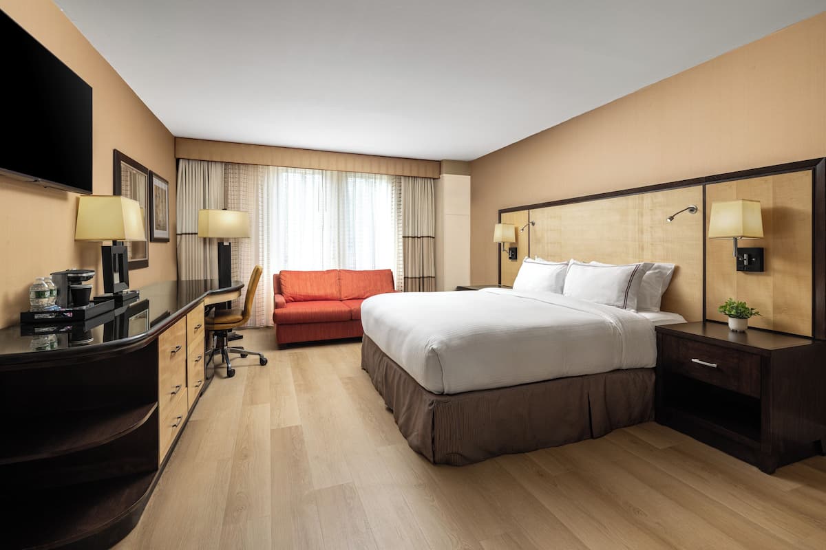 Habitación Deluxe, 1 cama King size, vista al jardín (King Bed w/ Garden View) | Ropa de cama de alta calidad y caja de seguridad en la habitación