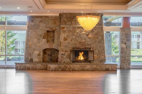Sleepy Hollow Hotel - Image 35