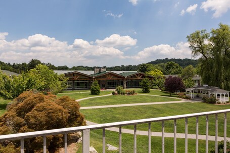 Sleepy Hollow Hotel - Image 32