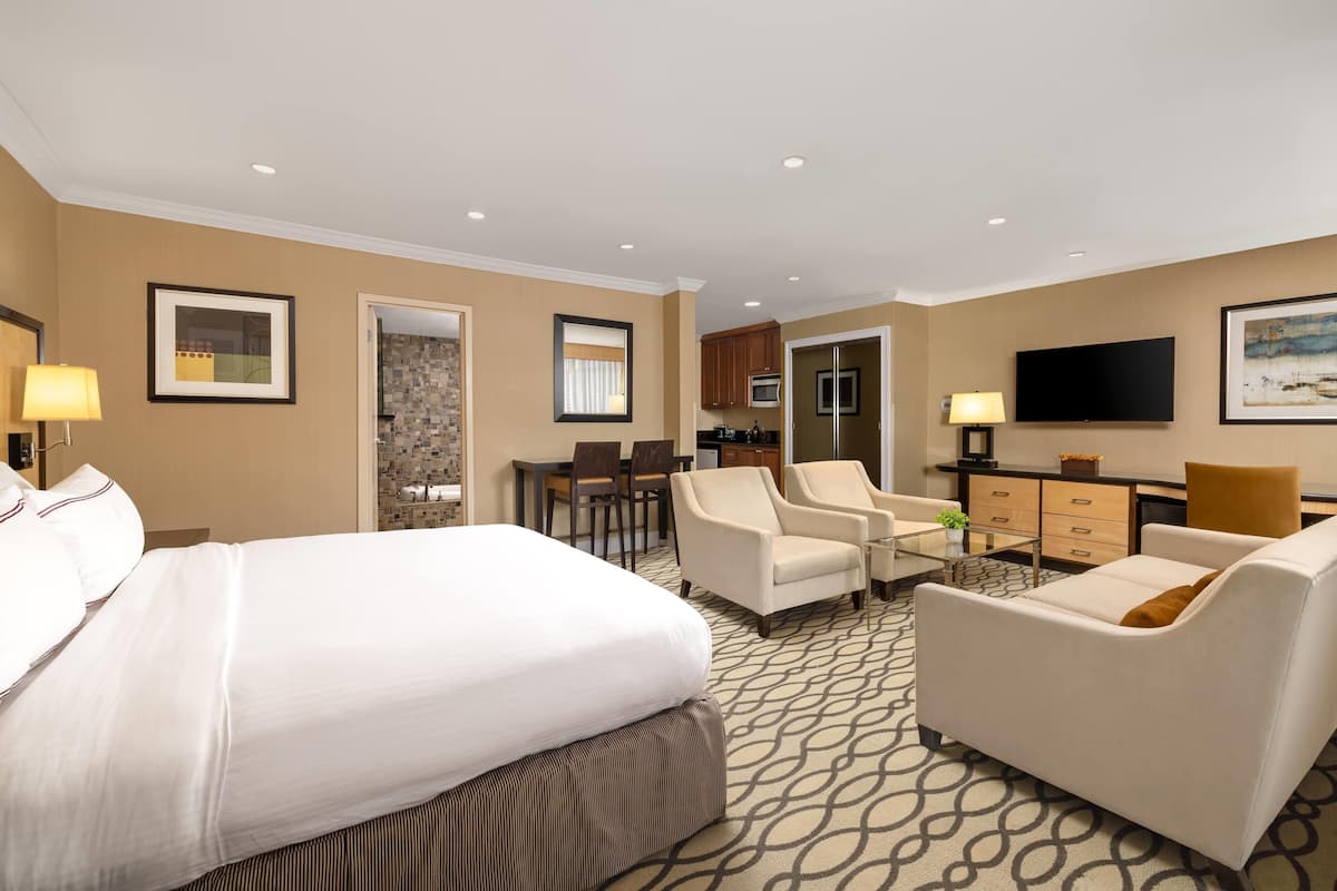 Suite Deluxe, 1 cama King size, para no fumadores | Ropa de cama de alta calidad y caja de seguridad en la habitación