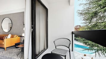 Executive Suite, 1 Bedroom | 1 bedroom, premium bedding, in-room safe, desk