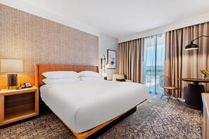 Sengetøy av topp kvalitet, safe på rommet og skrivebord