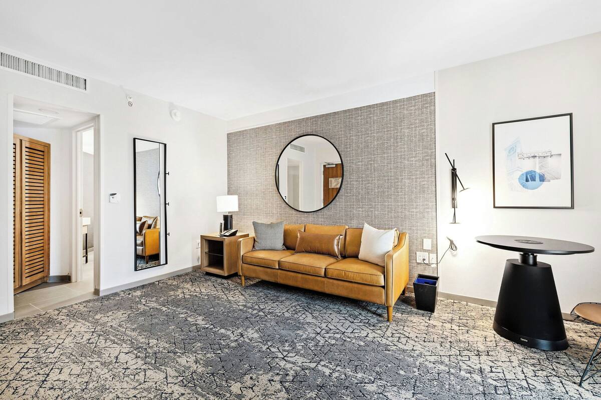 Suite – executive, 1 soverom | Oppholdsområde | TV, Netflix, Hulu og filmkjøp