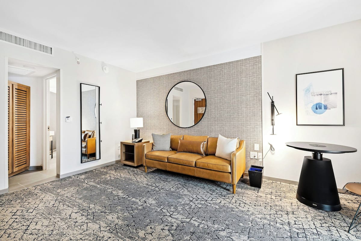 Executive Suite, 1 Bedroom | Living area | TV, Netflix, Hulu, pay movies