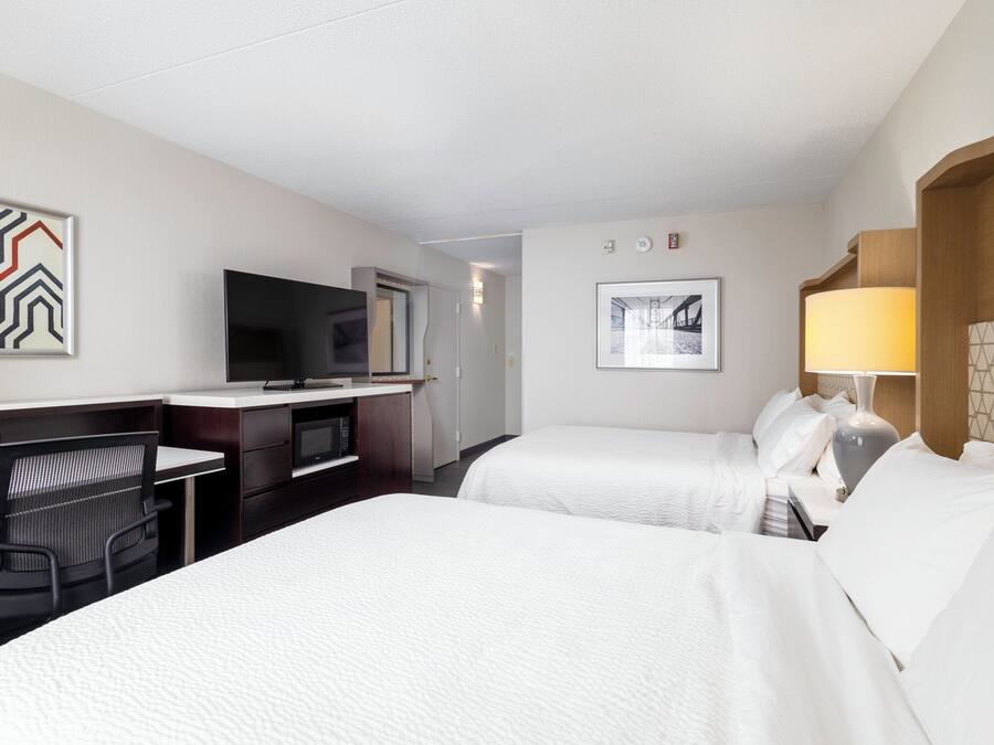 1 bedroom, premium bedding, pillow-top beds, desk