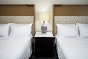 1 bedroom, premium bedding, pillow-top beds, desk - Holiday Inn Weirton - Steubenville Area by IHG (Weirton)