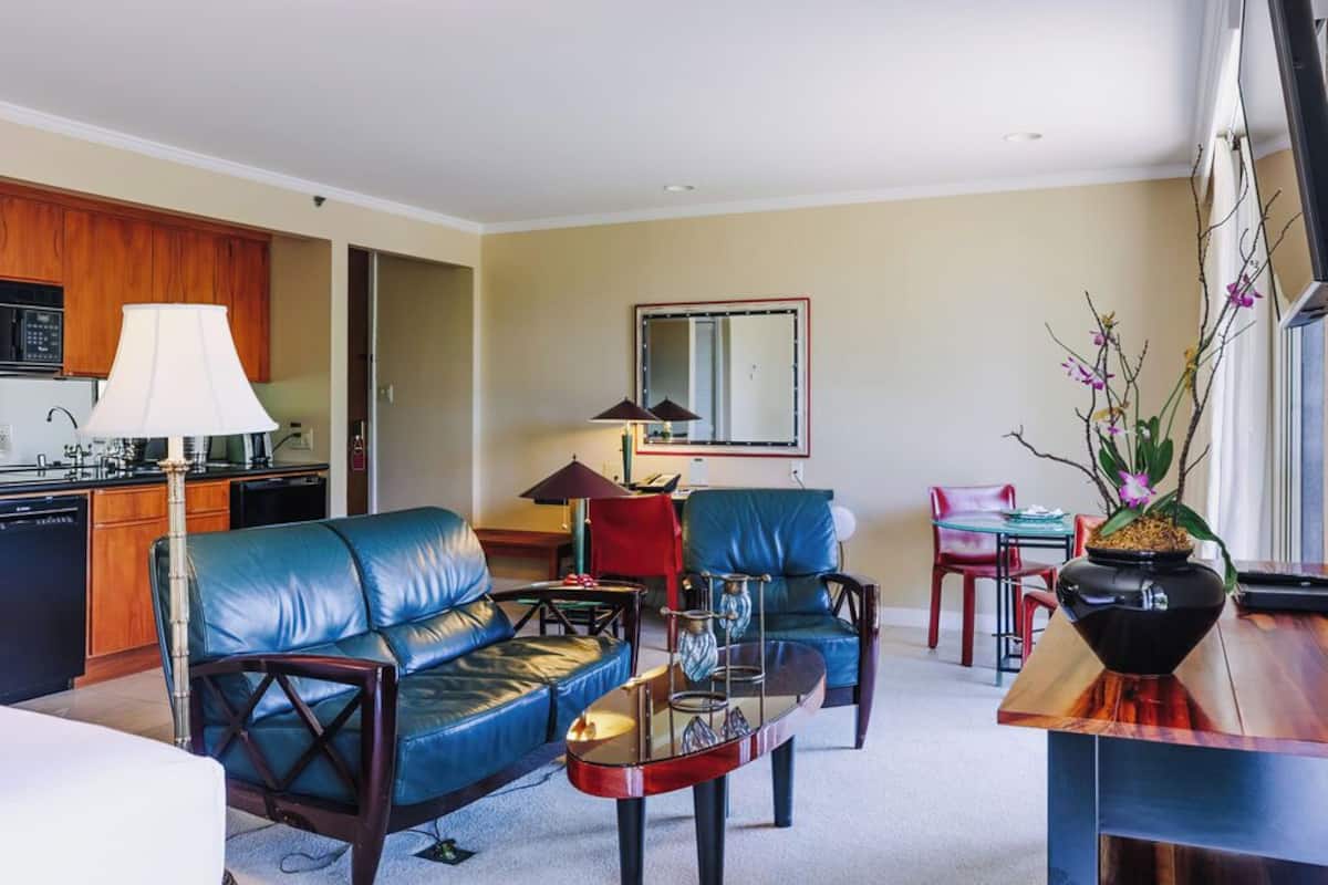 Executive-Suite, 1 King-Bett, Küche | 1 Schlafzimmer, hochwertige Bettwaren, Minibar, Zimmersafe