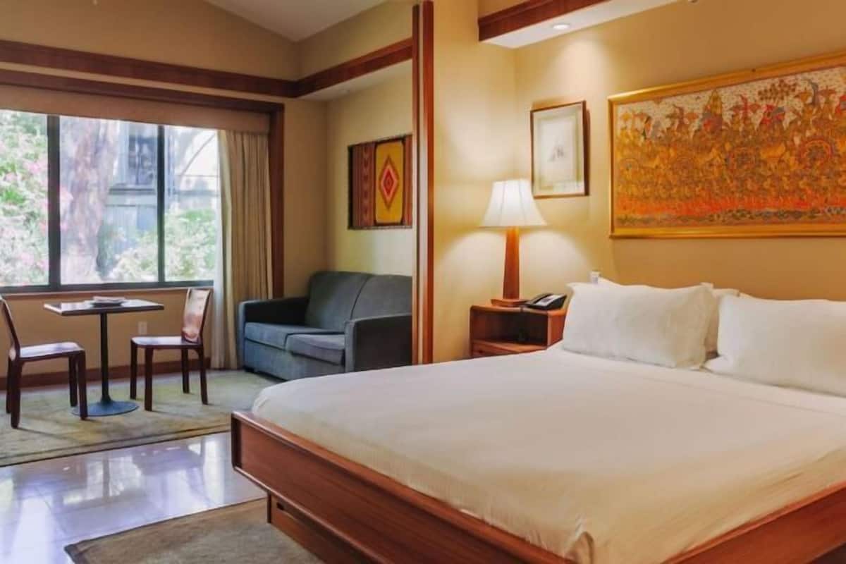 1 kamar tidur, seprai premium, minibar, dan brankas