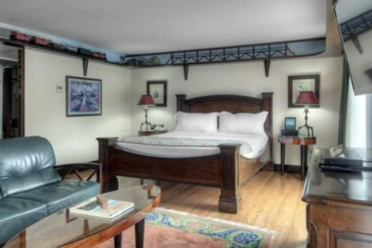 1 kamar tidur, seprai premium, minibar, dan brankas
