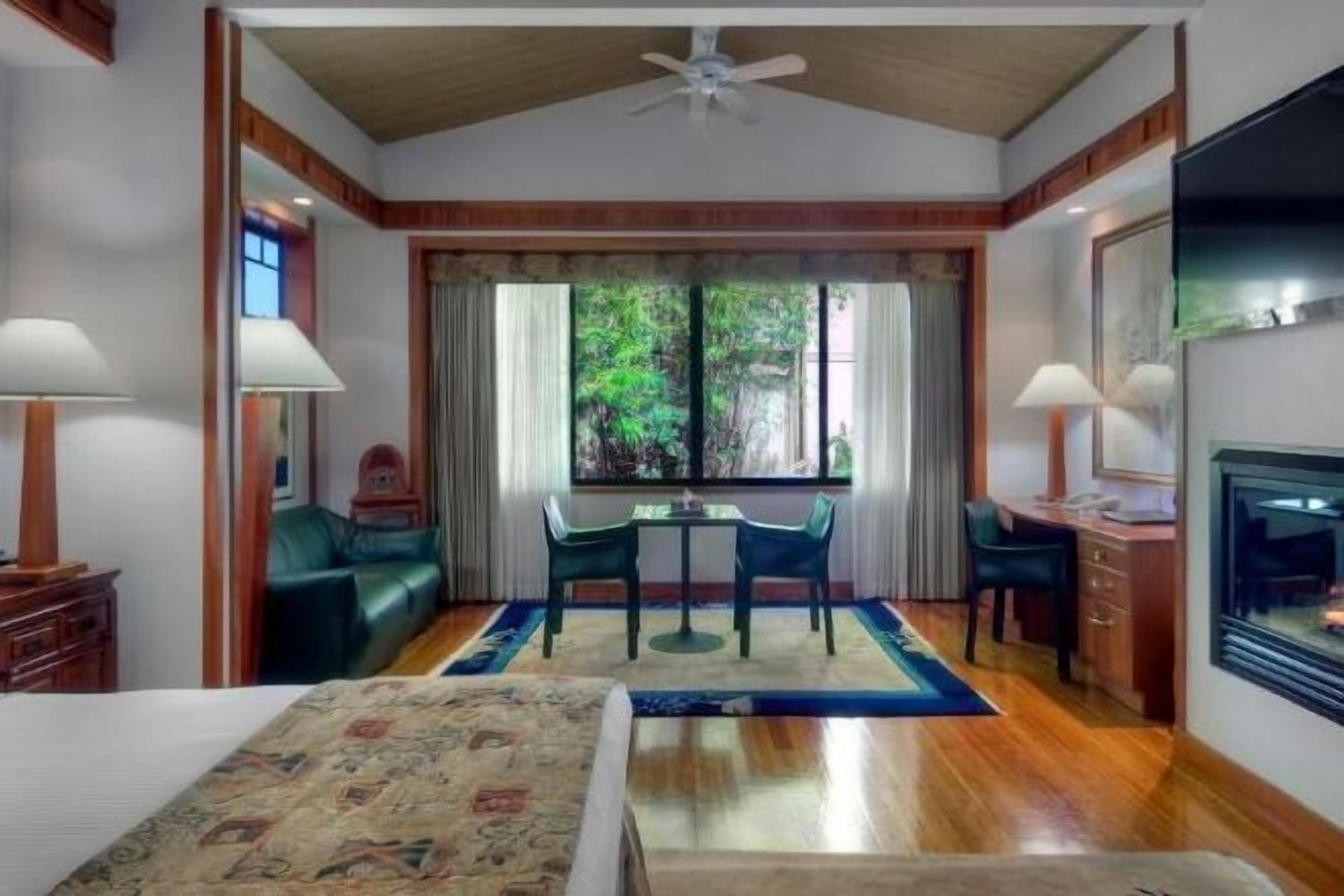 Ropa de cama de alta calidad y minibar 