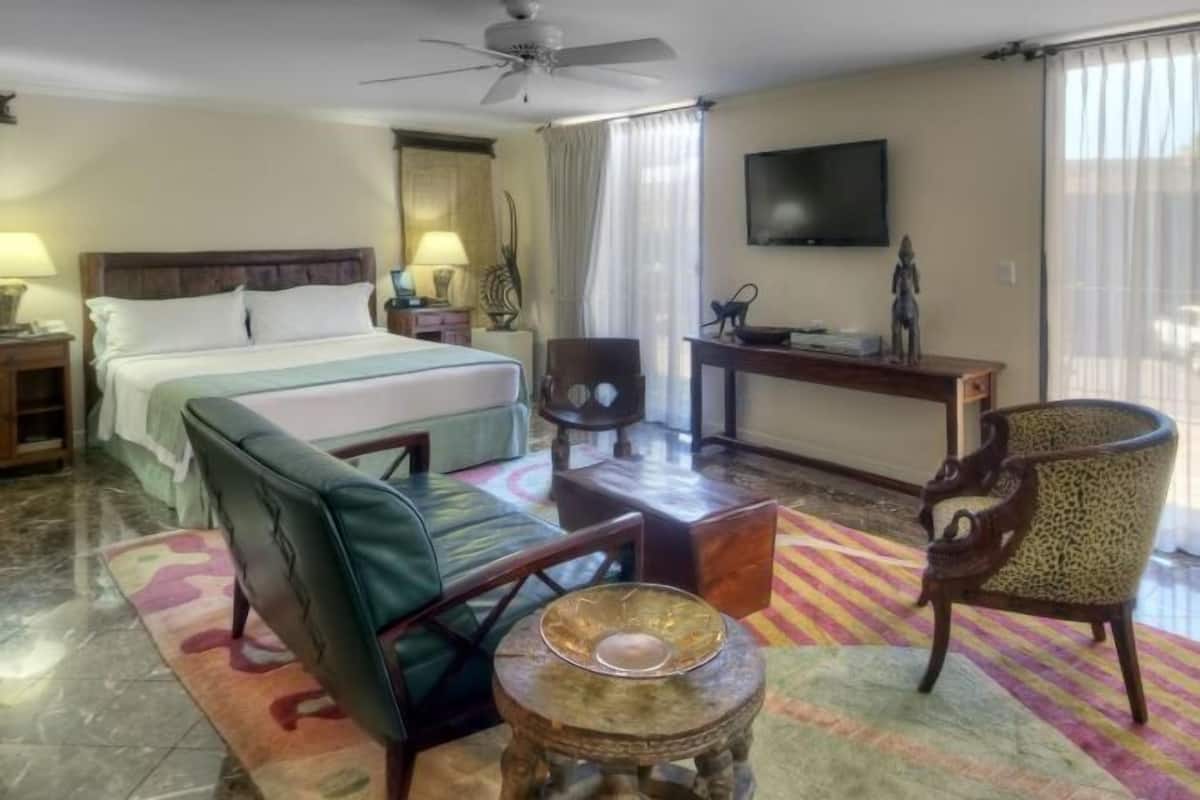 1 kamar tidur, seprai premium, minibar, dan brankas