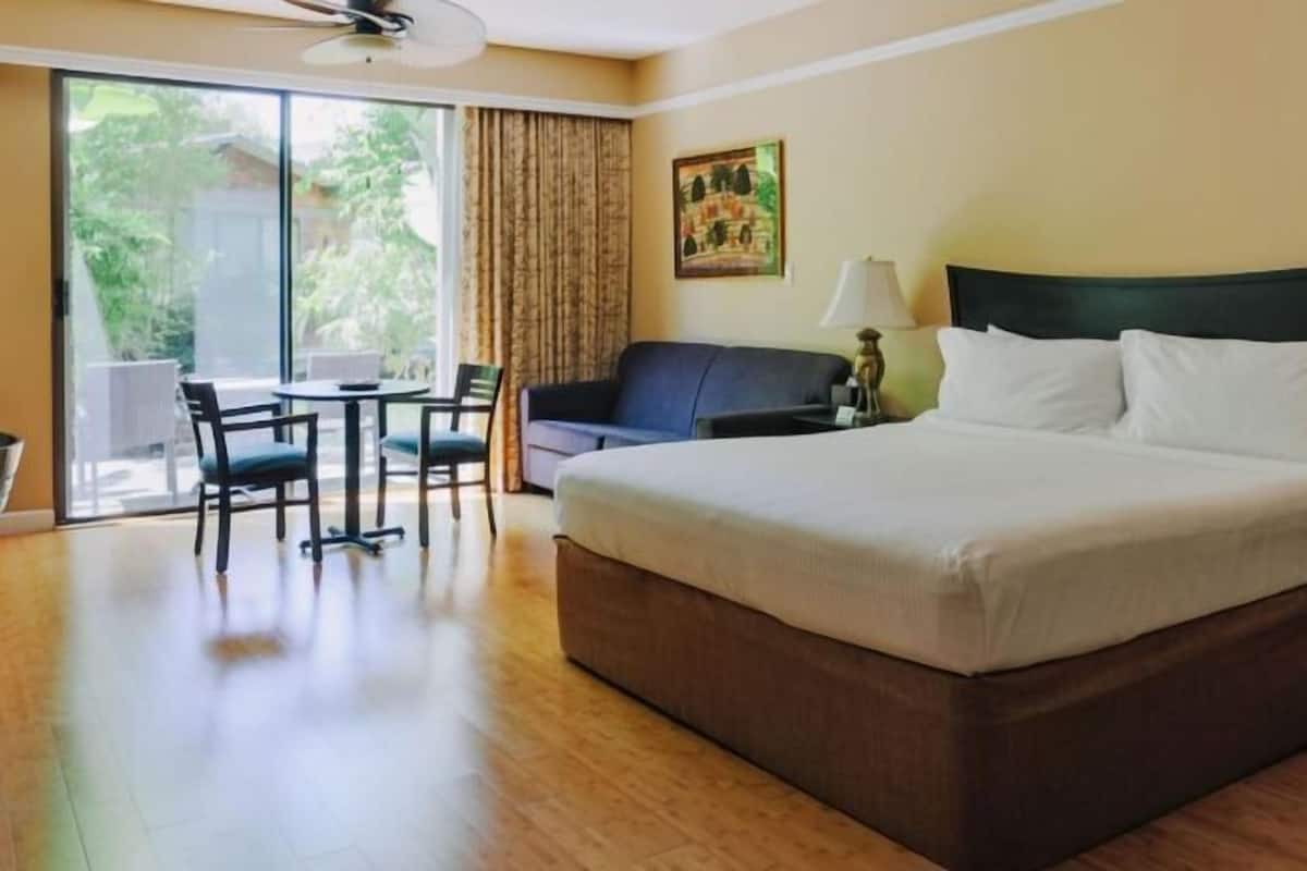 1 kamar tidur, seprai premium, minibar, dan brankas