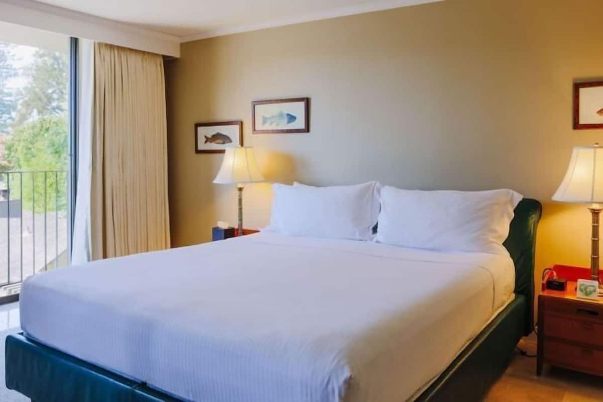 1 kamar tidur, seprai premium, minibar, dan brankas
