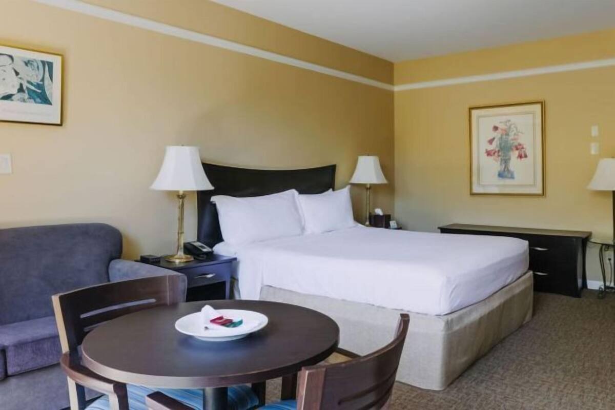 1 kamar tidur, seprai premium, minibar, dan brankas