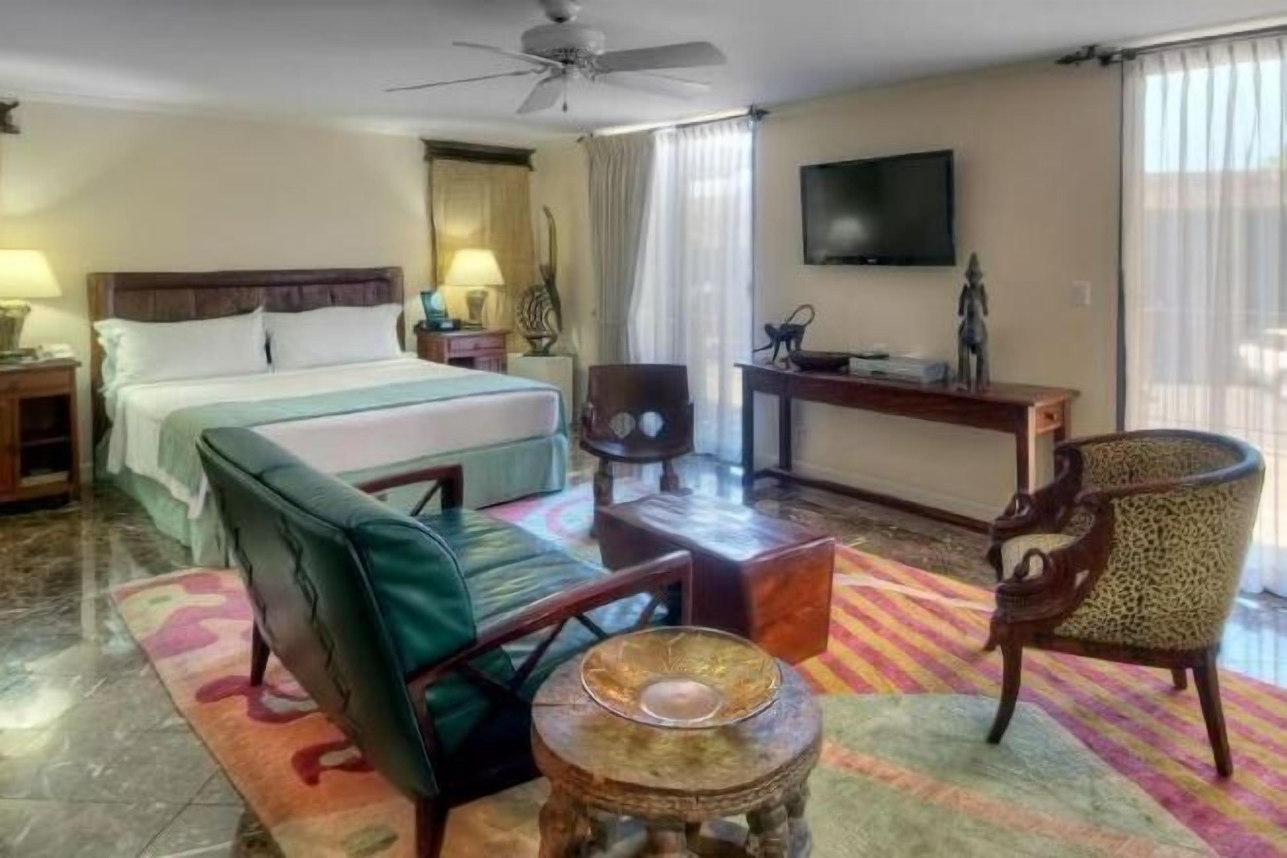 Ropa de cama de alta calidad y minibar 