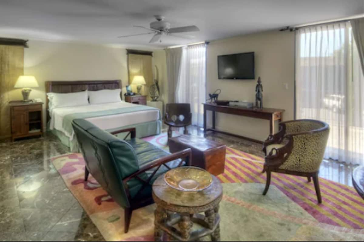 Signature Suite, 1 King Bed | Premium bedding, minibar, in-room safe, individually decorated