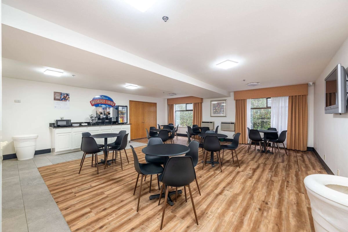 free daily continental breakfast