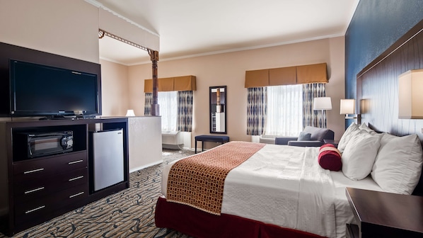 Suite, 1 King Bed, Non Smoking, Refrigerator & Microwave (with Sofabed) | Iron/ironing board, free WiFi, bed sheets
