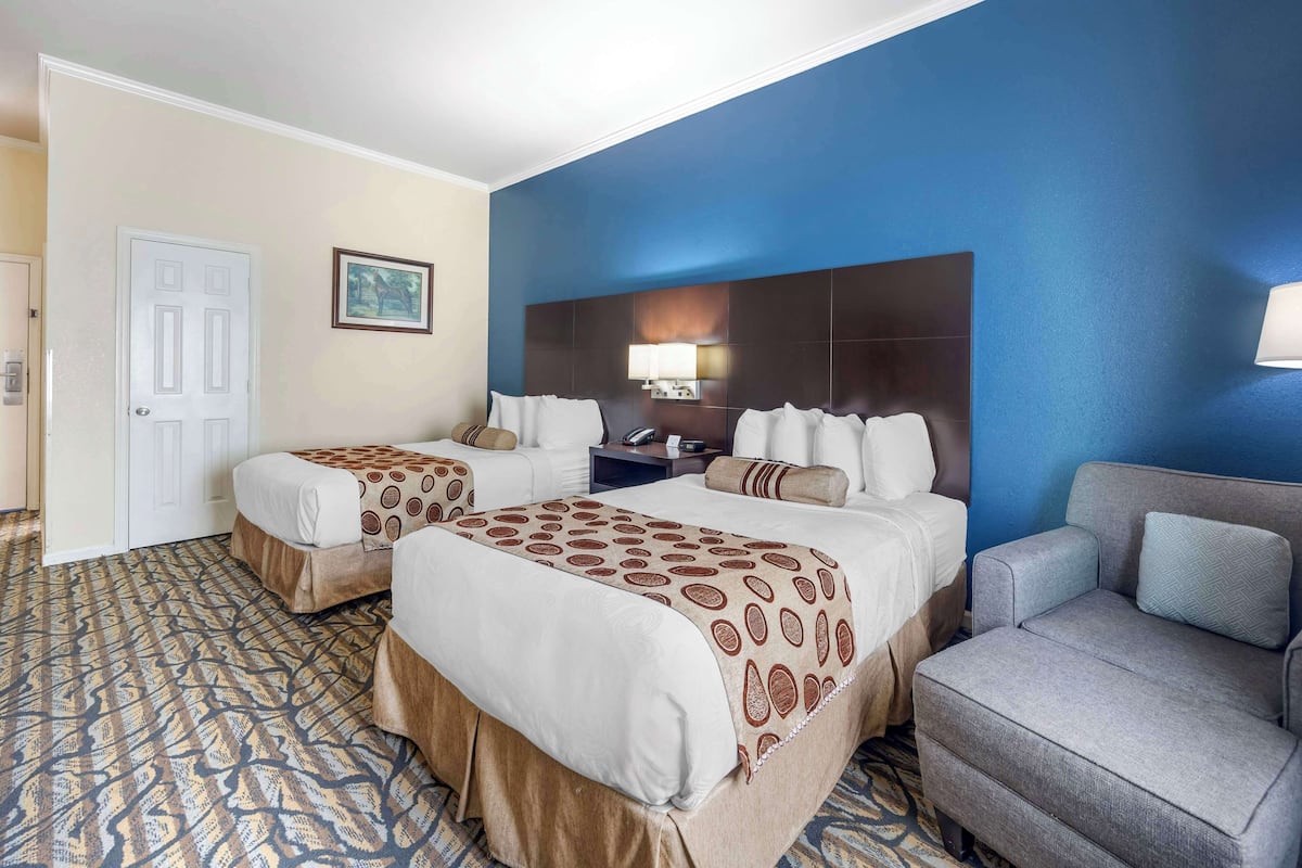 Standard Room, 2 Double Beds, Non Smoking | Iron/ironing board, free WiFi, bed sheets