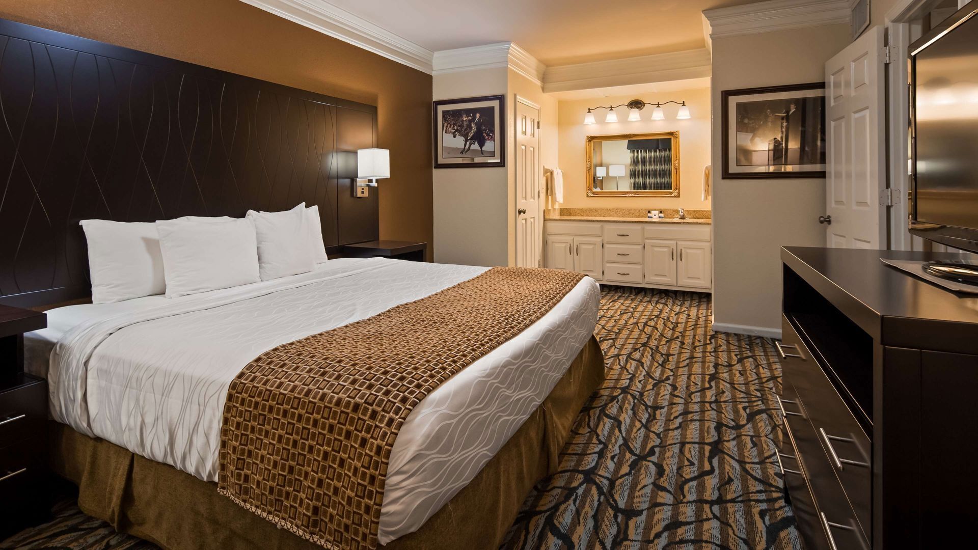 Iron/ironing board, free WiFi, bed sheets