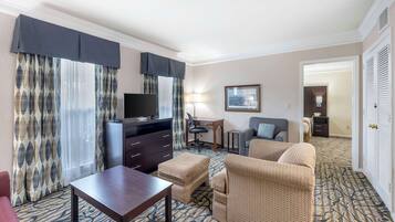 Suite, 1 Tempat Tidur King, Bebas Asap Rokok, dapur kecil | Setrika/meja setrika, Wi-Fi gratis, dan seprai linen