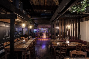 Bar (in der Unterkunft)