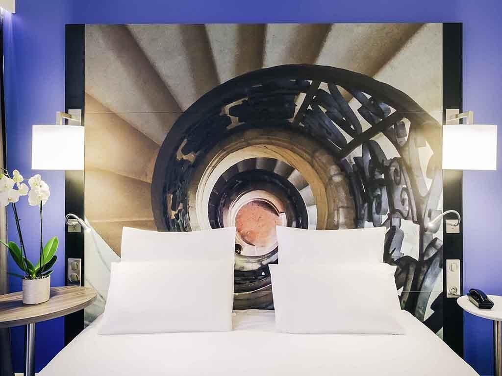 Habitación, 1 cama doble | Ropa de cama de alta calidad, minibar, caja fuerte y escritorio