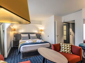 Privilege, Junior Double Room, 1 Double Bed with Sofa bed | Premium bedding, minibar, in-room safe, desk - Hotel de Bourbon - Mercure Bourges (Bourges)