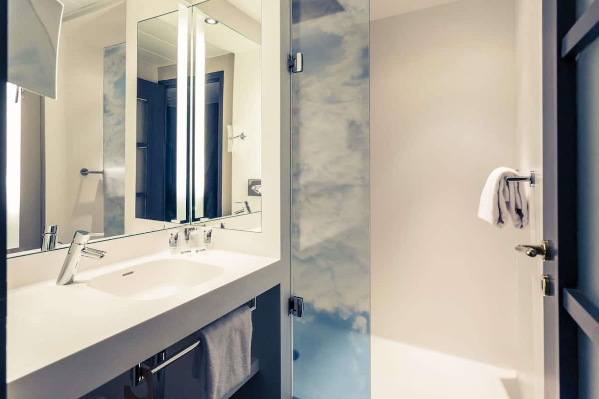 Privilege, Room, 1 Double Bed with Sofa bed | Premium bedding, minibar, in-room safe, desk