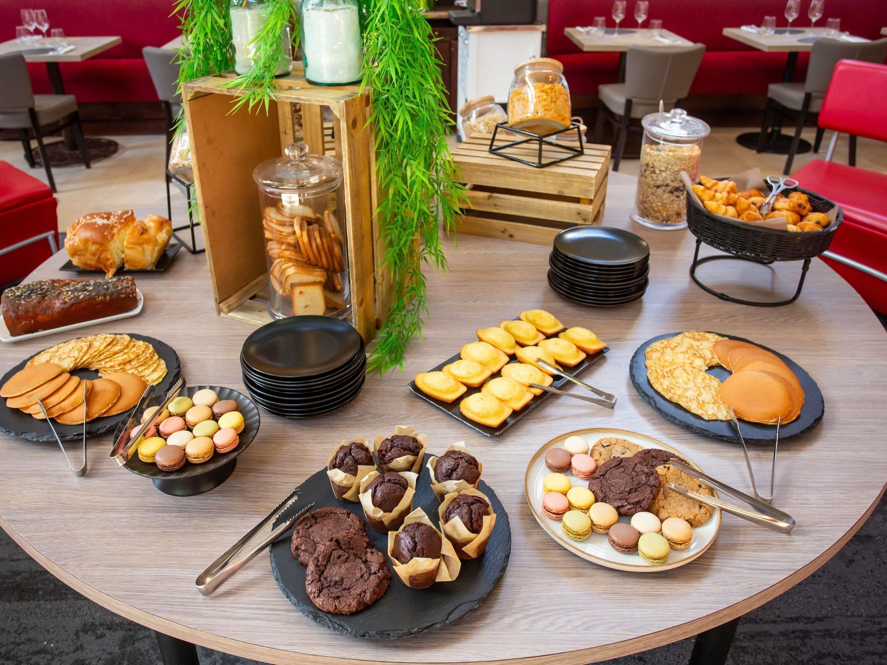 Se ofrece un desayuno bufé todos los días (por un coste adicional)