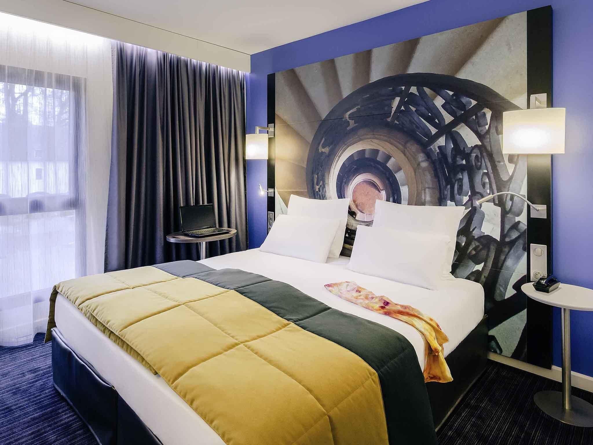Ropa de cama de alta calidad, minibar, caja fuerte y escritorio