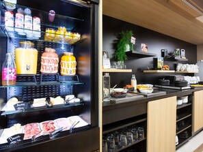 Daily buffet breakfast for a fee - Hotel de Bourbon - Mercure Bourges (Bourges)