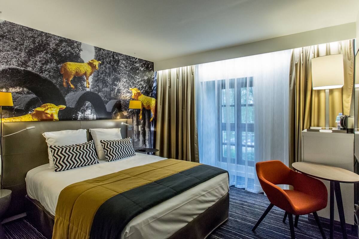 privilege, junior double room, 1 double bed with sofa bed | premium bedding, minibar, in-room safe, desk