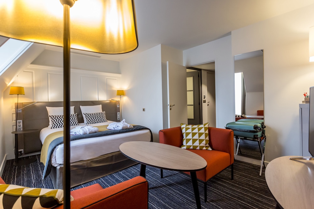 Hôtel de Bourbon Mercure Bourges Centre – Jardin - Parking privé gratuit by null