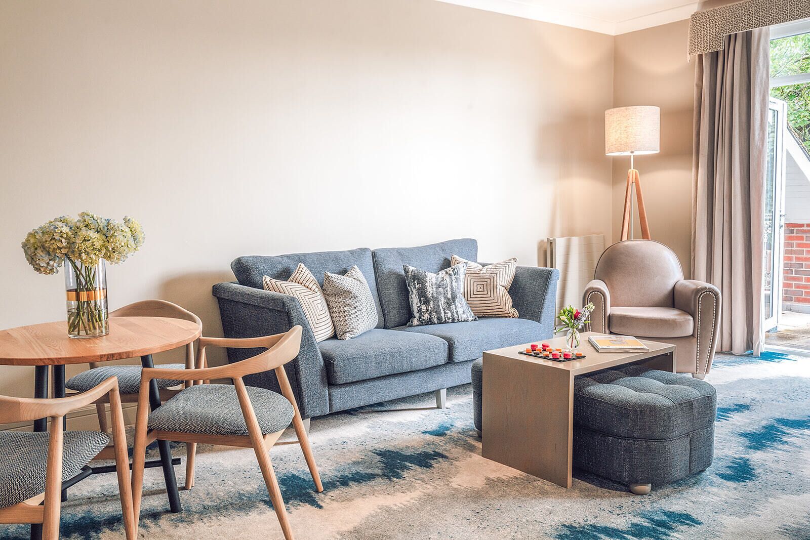 Phòng Suite có thiết kế đặc trưng | Bộ đồ giường cao cấp, trang trí khác biệt 