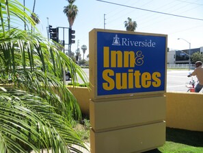 Exterior - Riverside Inn & Suites (Riverside)