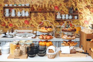 Tägliches Frühstücksbuffet gegen Gebühr