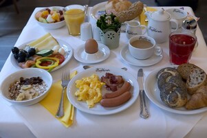 Café da manhã com buffet todos os dias mediante uma taxa
