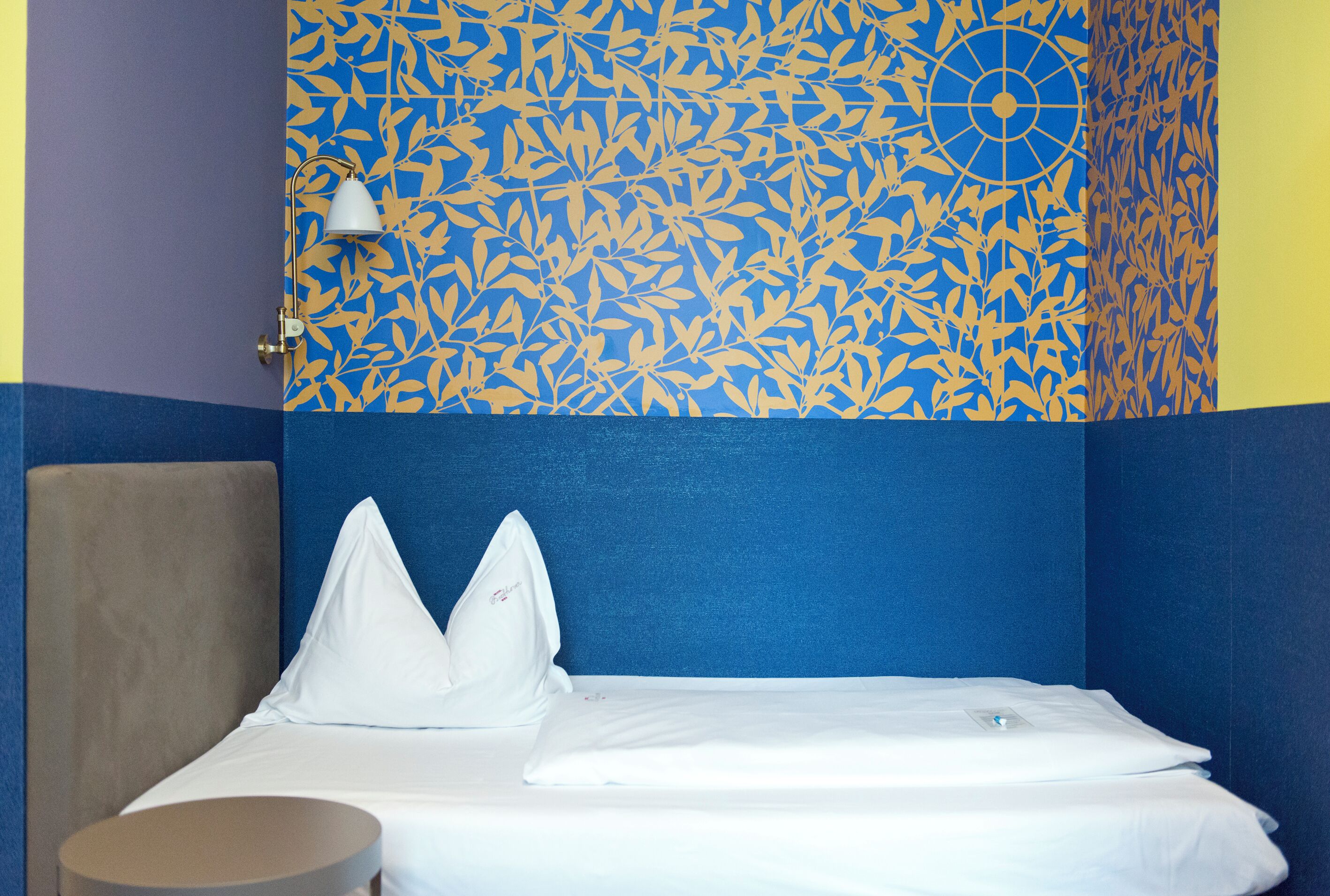 Ropa de cama de alta calidad, colchones con pillow-top y minibar 