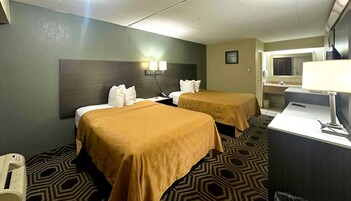 Escritorio, wifi gratis y ropa de cama 