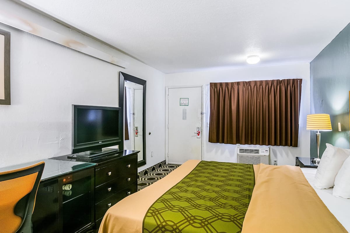 Econo Lodge in Chicago Reviews, Deals, and Hotel Rooms on