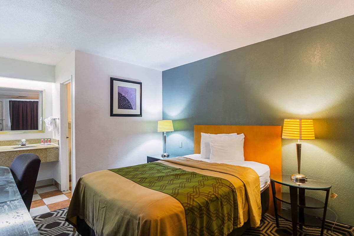 Desk, free WiFi, bed sheets
