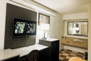 Escritorio, wifi gratis y ropa de cama 