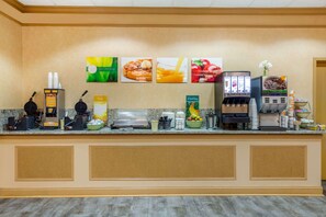 Free daily buffet breakfast  - Quality Inn Old Saybrook - Westbrook (Old Saybrook)